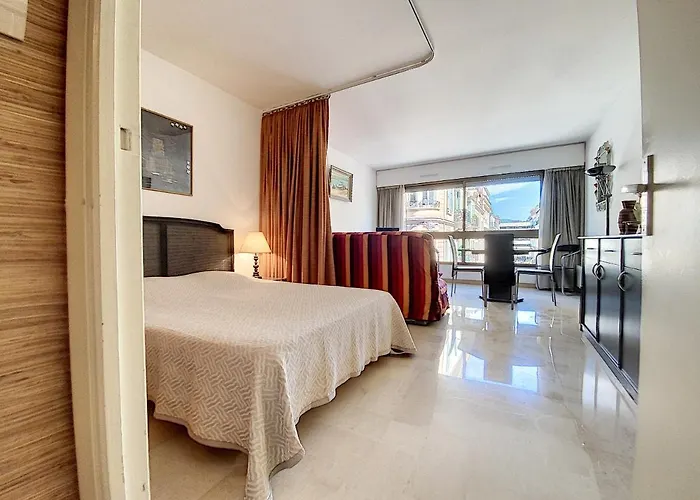 Διαμέρισμα Gray D'albion Bon500 *