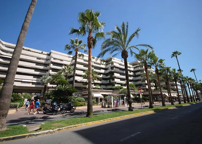 Διαμέρισμα Gray D'albion Bon500 *