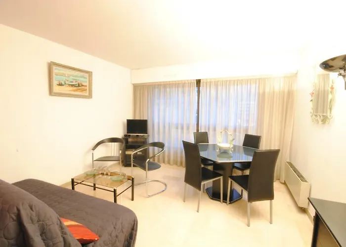 Διαμέρισμα Gray D'albion Bon500 *